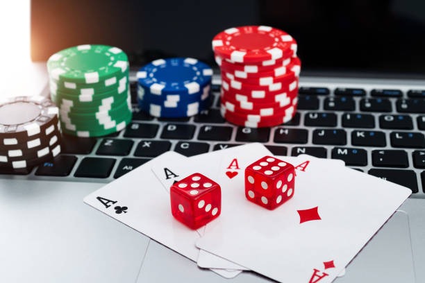 Live dealer at blackjack table on hiu4d login mobile app